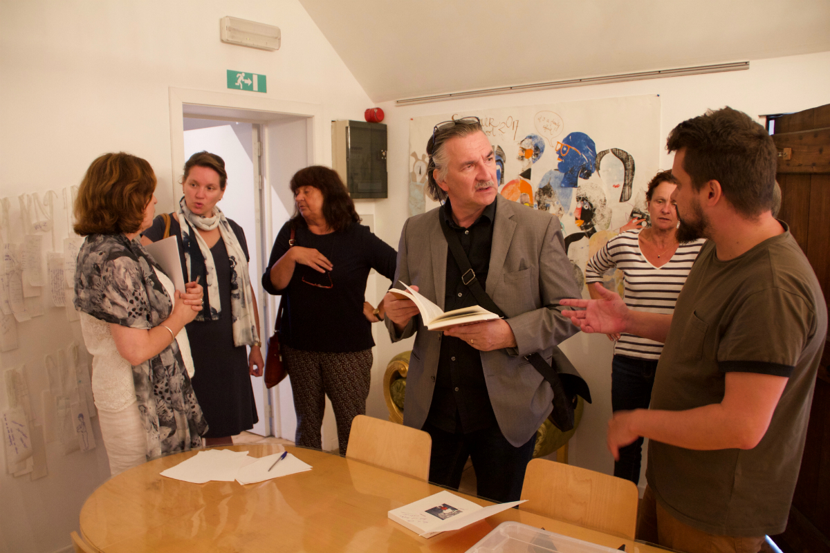 Lezing Vuil Vel: Marita de Sterck en Jonas Thys signeren